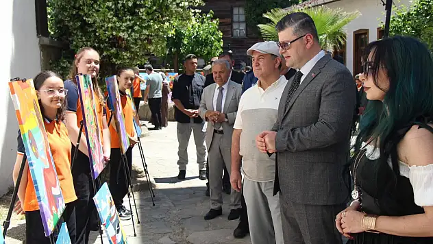 Azize Ana Ortaokulu'nda Resim Sergisi Ve Anne Lezzetleri Kermesi Açıldı