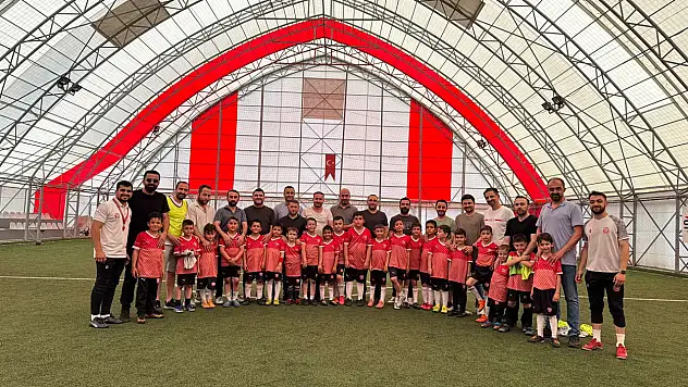 Babalar Bu Kez Tribünde Değil, Sahadaydı