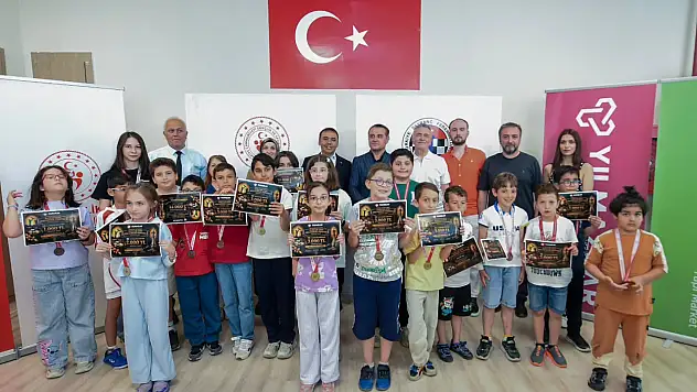 Babalar Günü'ne Özel Satranç Turnuvası Düzenlendi
