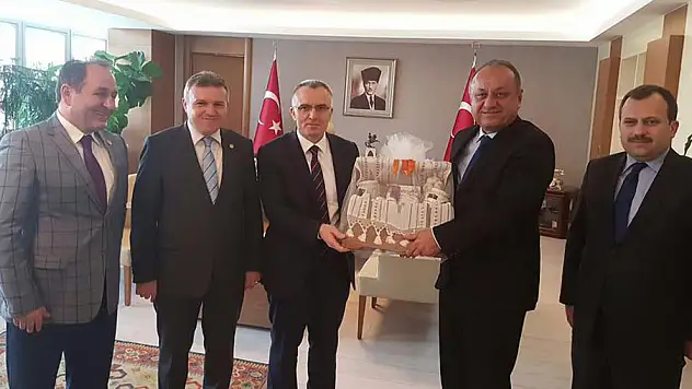 Babaş,  Bakan Ağbal'dan projelerine destek istedi