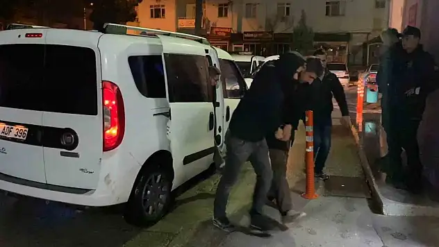 Babasını Öldürüp Kaçtı, Operasyonla Yakalandı