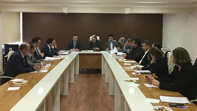 Bahçacıoğlu, liselerde süren tadilatları inceledi