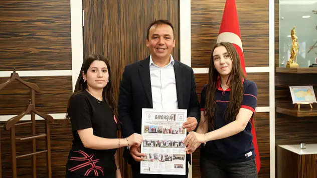 Bahçeşehir Koleji Anadolu Lisesi Öğrencilerinden Belediye'ye Ziyaret