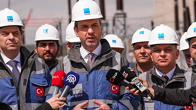 Bakan Bayraktar: 'Şebekemiz Güçlü Bir Şekilde Ayakta Duruyor'