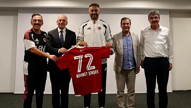 Bakan Şimşek, Bolu kampındaki Batman Petrolspor'u ziyaret etti