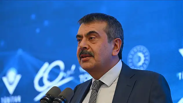 Bakan Tekin, Abdurrahmanpaşa Lisesi'nin Şehitlerini Unutmadı