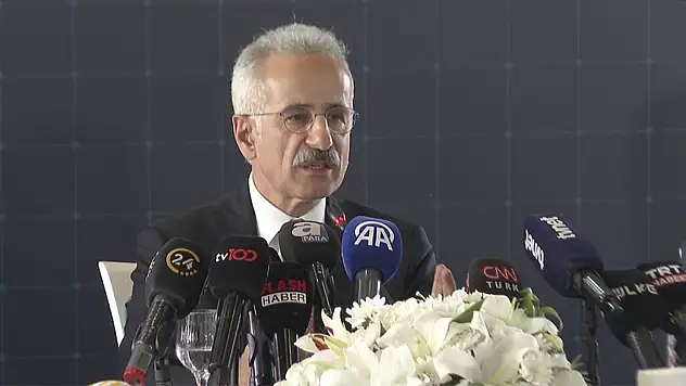 Bakan Uraloğlu: '5G'de İlk Sinyali 2026 Yılı İçerisinde Alırız'