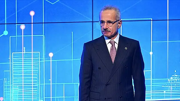 Bakan Uraloğlu: 'Mobil İnternet Hızımız En Az 10 Kat Artacak'