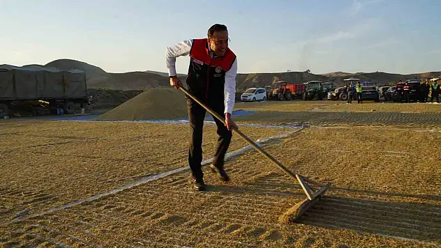 Bakan Yardımcısı Gizligider, O Hasada Katıldı