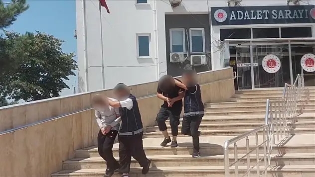 Bakan Yerlikaya 393 Düzensiz Göçmenin Yakalandığını Bildirdi