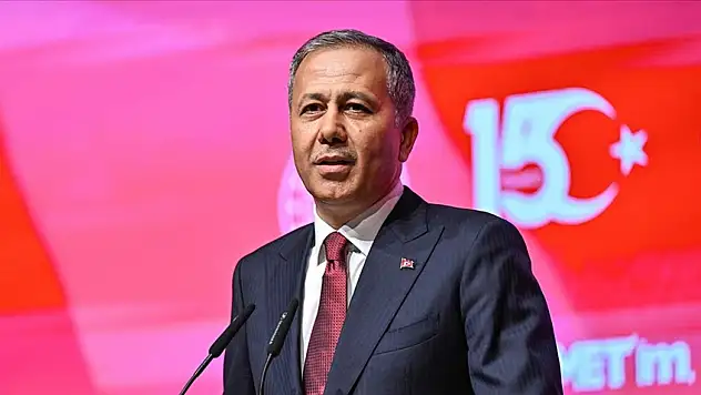Bakan Yerlikaya Duyurdu: Kırmızı Bültenle Aranan Kişiler Yakalandı!