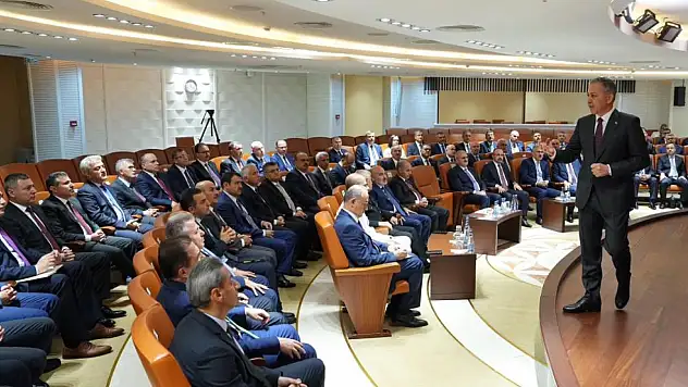 Bakan Yerlikaya valilerle bir araya geldi