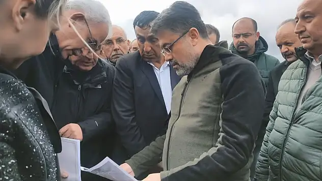 Bakan Yumaklı, 53 Ev, Ahır ve Samanlığın Yandığı Köyde İncelemelerde Bulundu