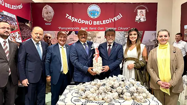 Bakan Yumaklı'dan Taşköprü Standına Ziyaret