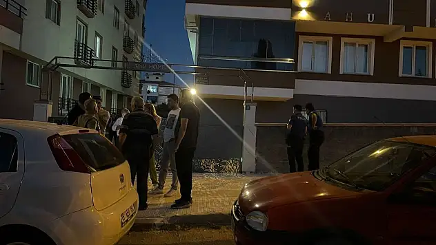 Balkondan Düşen Genç Ağır Yaralandı