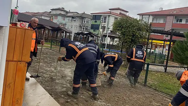 Bartın Belediyesi'nden Gündüz Çocuk Bakım Evi Bahçesinde Düzenleme Çalışması