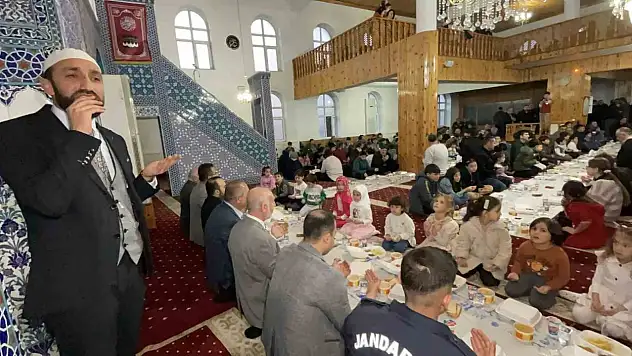 Çocuklar Camiye Sığmadı