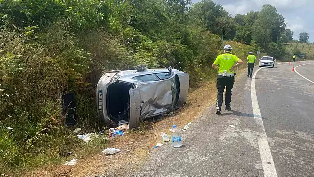 Bartın'da Yoldan Çıkan Otomobil Devrildi: 3 Yaralı