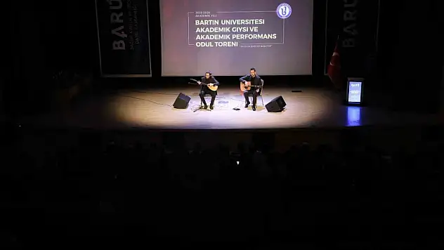 BARÜ'de 'Akademik Giysi ve Akademik Performans Ödül Töreni' Gerçekleştirildi