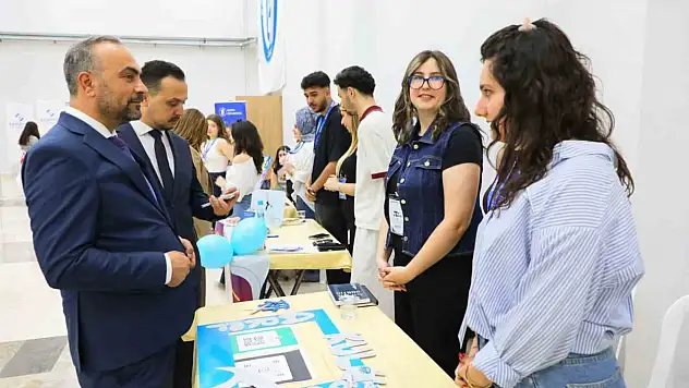 BARÜ Girişimcilik Zirvesi'nde Yenilikçi Fikirler Buluştu