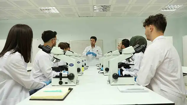 BARÜ'lü öğrencilerin TÜBİTAK 2209 başarısı devam ediyor