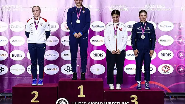 BARÜ'lü sporculardan Avrupa Güreş Şampiyonası'nda 2 madalya