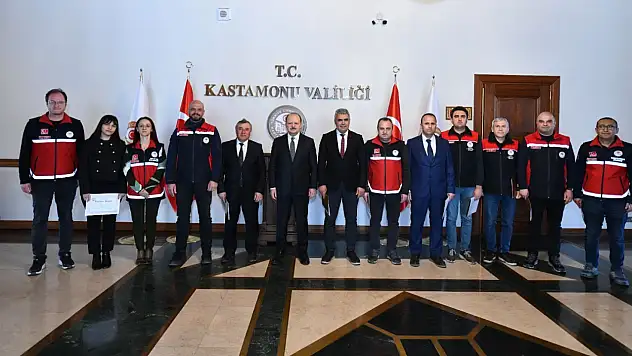 Başarılı Yöneticilere Belge Verildi