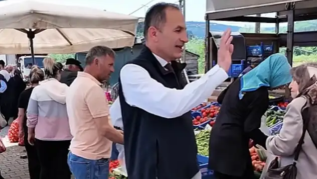 Başkan Arı, İlçe Pazarında Vatandaşlarla Buluştu
