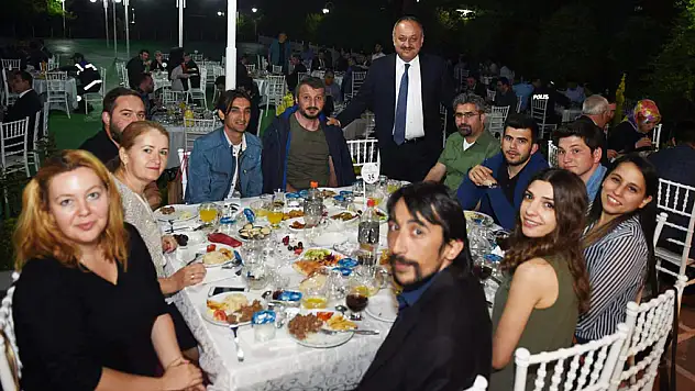 Başkan Babaş, iftarda misafirlerini ağırladı
