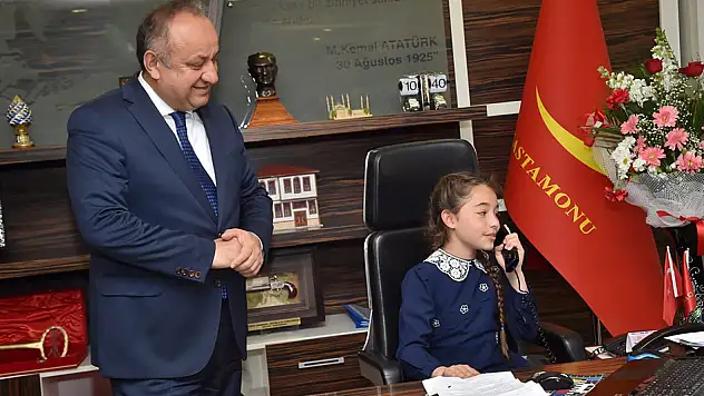 Başkan Babaş koltuğunu Zeynep Sena'ya bıraktı