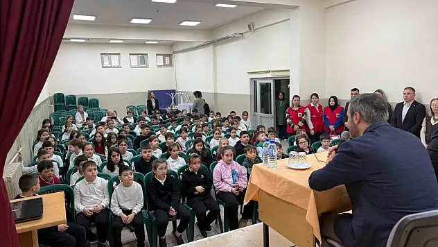 Başkan Çetinkaya'dan Miniklere Yerel Yönetim Dersi