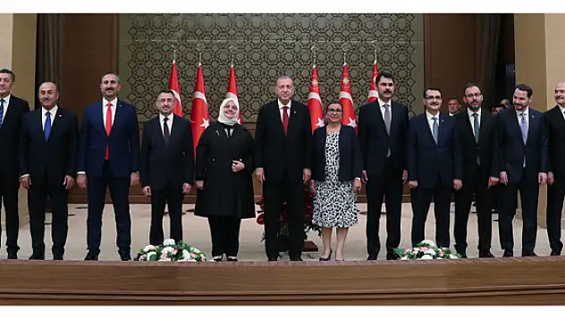 Başkan Erdoğan yeni sistemin ilk kabinesini açıkladı