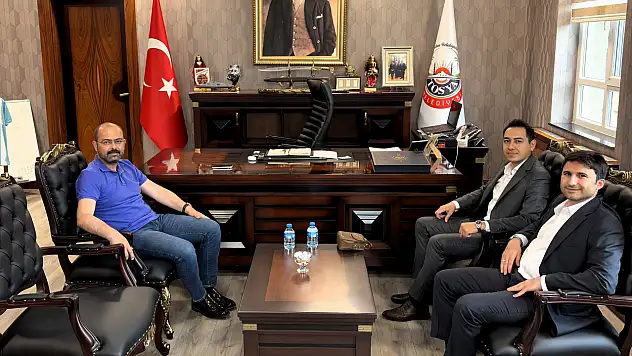 Başkan Kavaklıgil Belediyede Misafirlerini Ağırladı