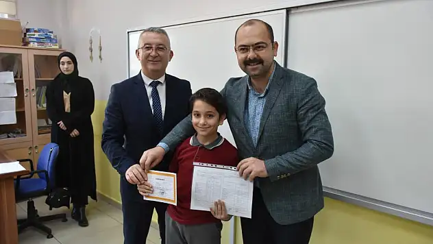 Başkan Kavakligil'in öğrenciyle sohbeti gülümsetti
