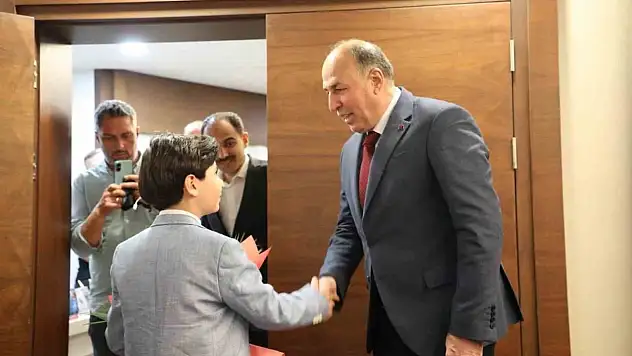 Başkan Şerif Arslan Koltuğunu Harun Alp'e Devretti