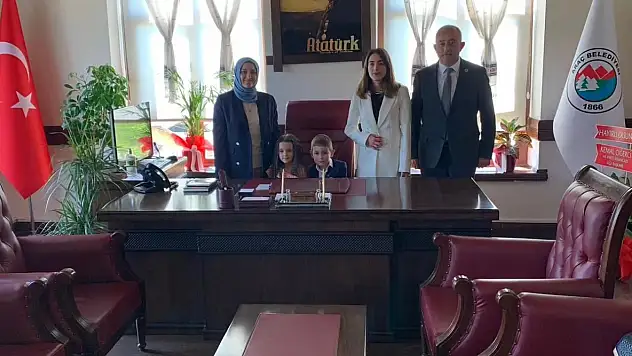 Başkan Yazkan Öğrencileri Ağırladı