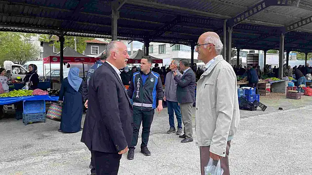 Başkan Yazkan Pazaryeri Esnafını Ziyaret Etti