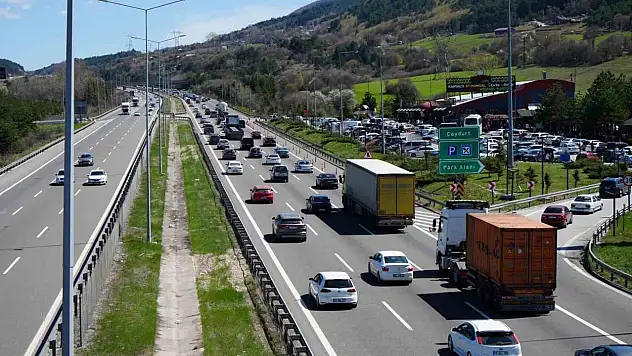 Bayram Göçü Sürüyor: Trafik Durma Noktasına Kadar Geliyor