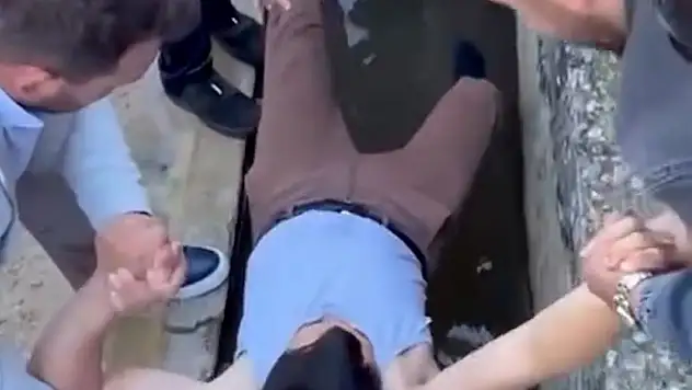 Bayram namazına gelmeyenleri buz gibi suya attılar