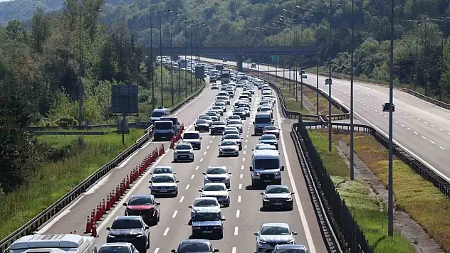 Bayram tatilinin bitmesiyle Bolu geçişinde trafik durma noktasına geldi