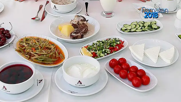 Bayramda Aşırı Yemekten Nasıl Kaçınılır?
