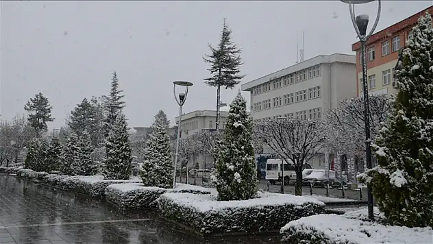 Bazı İllerde Kar Yağışı Etkili Oluyor