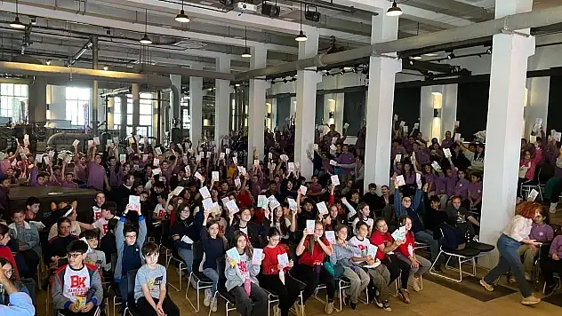 Behiç Ak, Minik Okurlarla Buluştu