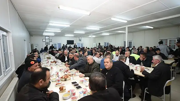 Belediye Başkanı Hasan Baltacı Belediye Çalışanlarıyla İftar Yaptı