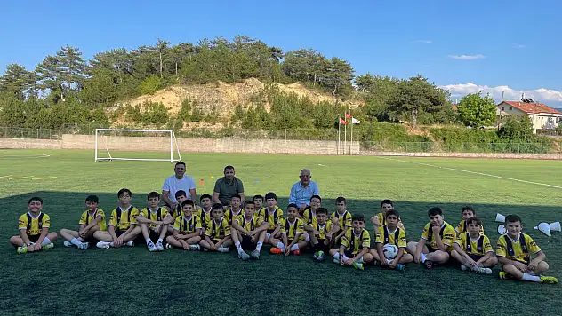 Belediye Başkanı Yazkan, Yaz Spor Okulu Futbolcularını Ziyaret Etti