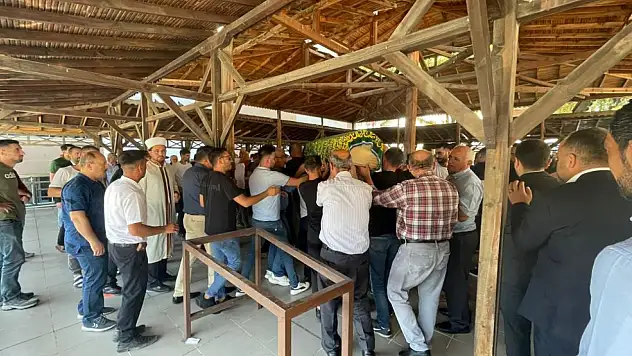 Belediye Başkanının Yeğeni Toprağa Verildi