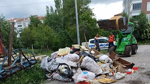 Müstakil Evden 5 Kamyon Çöp Çıktı