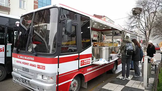 Öğrencilere Çay ve Simit İkramı