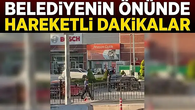 Belediyenin Önünde Hareketli Dakikalar