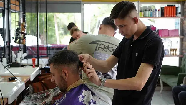 Berber ve Kuaför Dükkanını Tatil Gününde Açan Esnafa 9 Bin Lira Ceza
